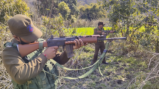 जम्मू-कश्मीर में जैश-ए-मोहम्मद के कमांडर सैफुल्ला सहित तीन पाकिस्तानी आतंकवादी मारे&nbsp;गए