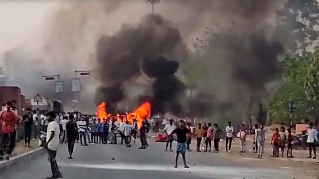 मुर्शिदाबाद हिंसा के बीच यूसुफ पठान की चाय वाली तस्वीर पर मचा&nbsp;बवाल