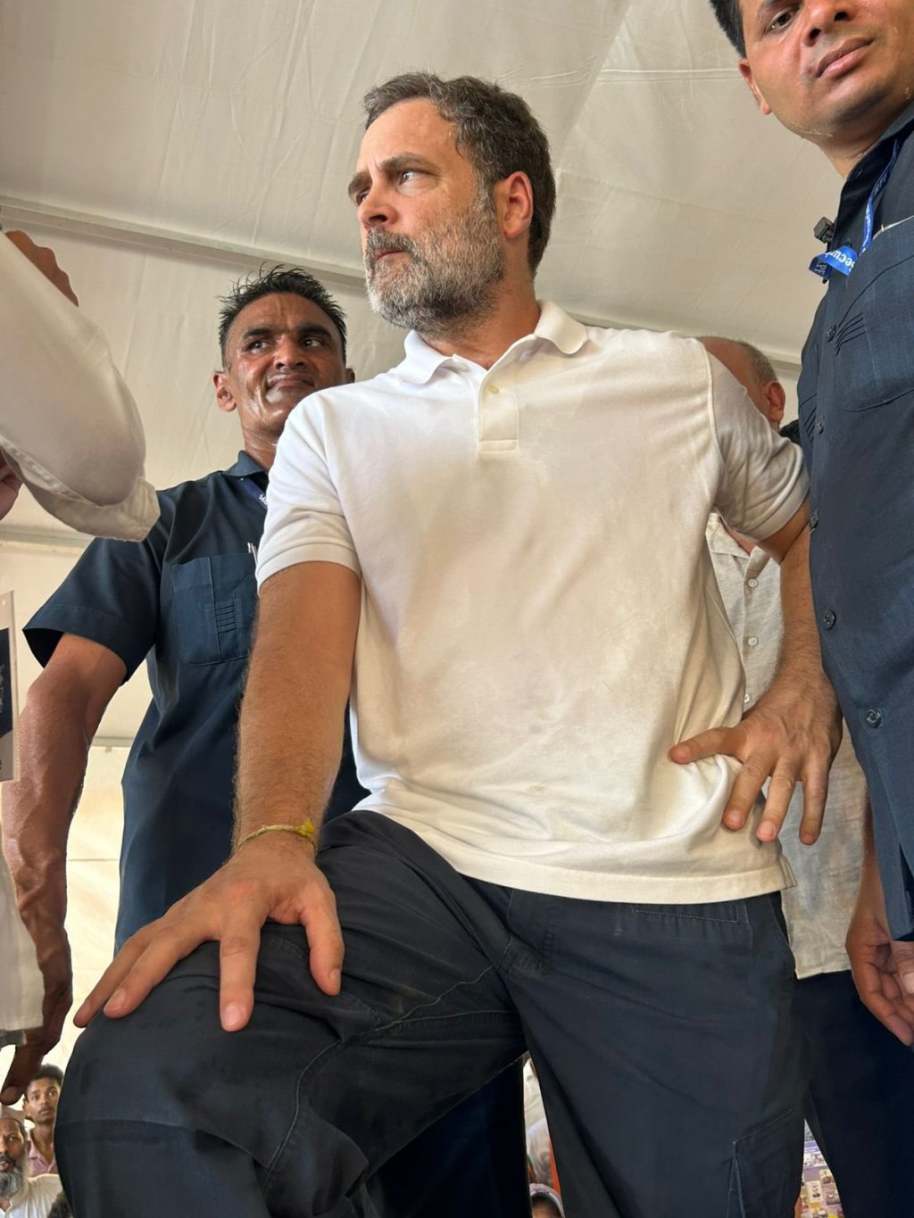 दरभंगा में राहुल गांधी को अंबेडकर छात्रावास में जाने से रोका गया, फिर भी पैदल पहुंचे और छात्रों से&nbsp;मिले