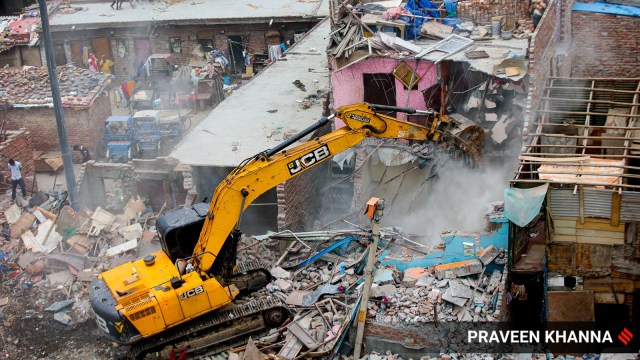 तैमूर नगर नाले से अतिक्रमण हटाने की कार्रवाई शुरू, दिल्ली हाई कोर्ट ने 14 परिवारों को 6 मई तक स्थानांतरित होने की अनुमति&nbsp;दी
