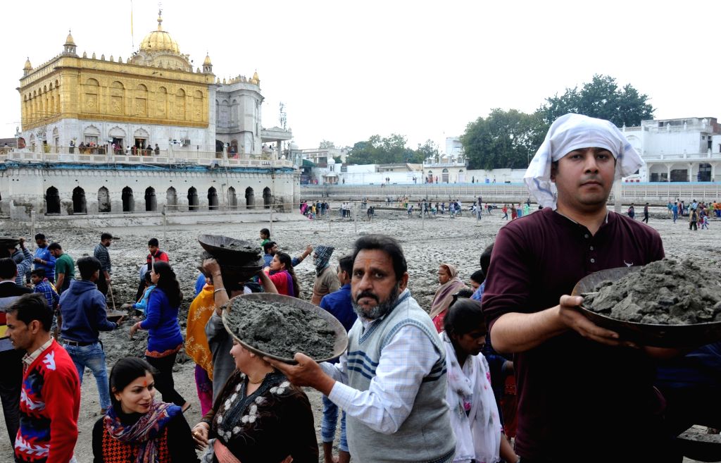 सेवा को सुखों की खान क्यों कहा गया&nbsp;है?